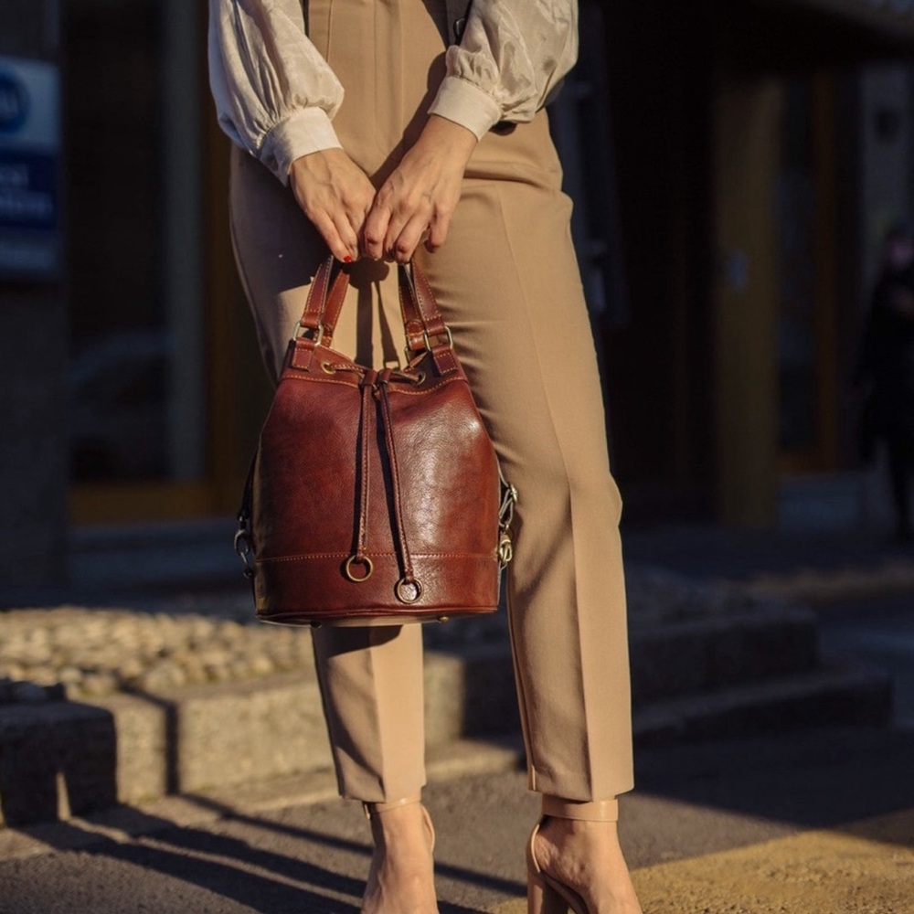 Stylish Brown Backpack With Versatile Design Leat… - image 1